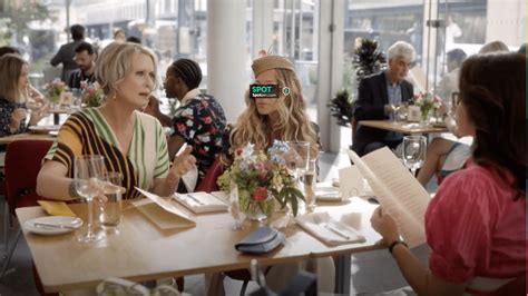 Square metal eyeglasses worn by Carrie Bradshaw (Sarah